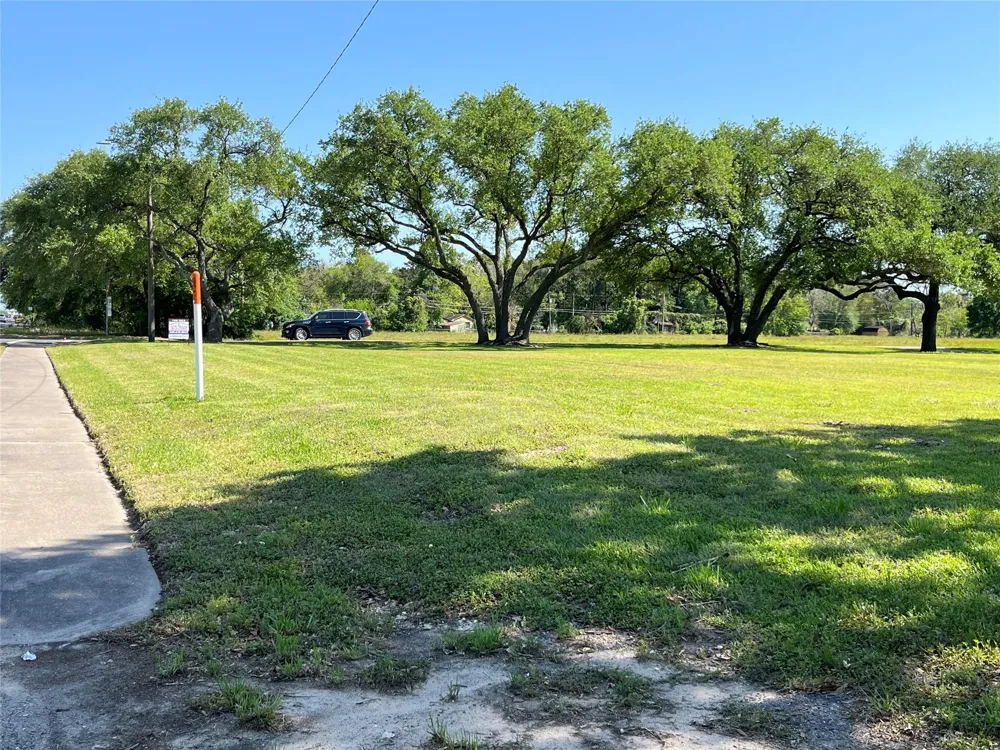 1000 Delmar La Marque, TX 77591