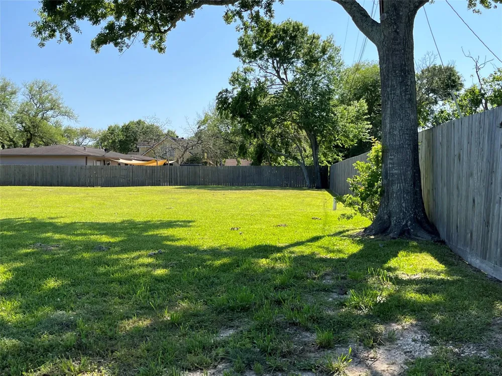 1000 Delmar La Marque, TX 77591