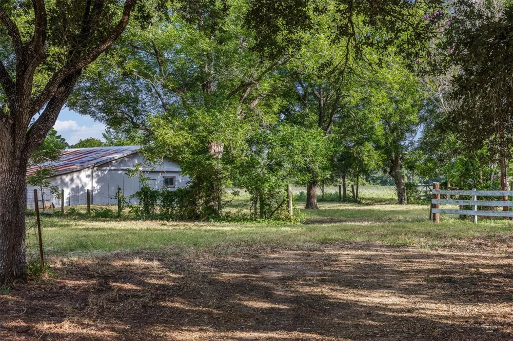2231 E Us Highway 90 Schulenburg, TX 78956