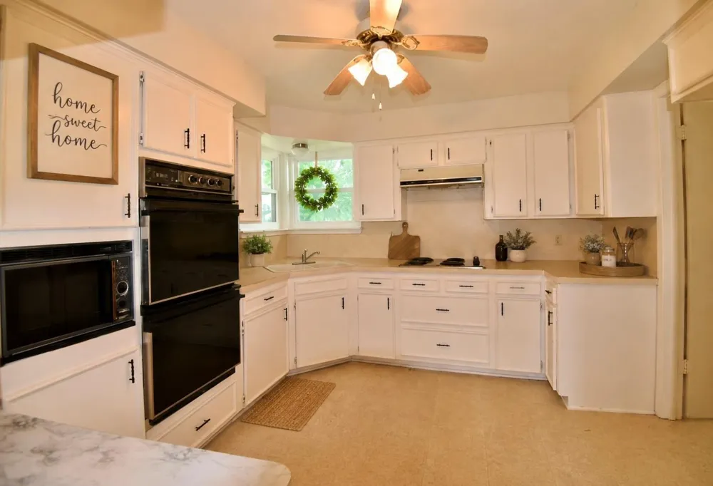 2231 E Us Highway 90 Schulenburg, TX 78956