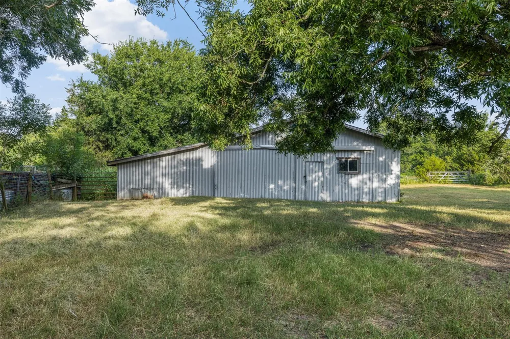 2231 E Us Highway 90 Schulenburg, TX 78956