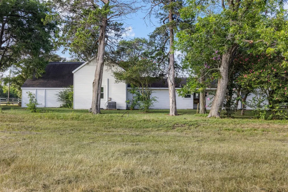 2231 E Us Highway 90 Schulenburg, TX 78956