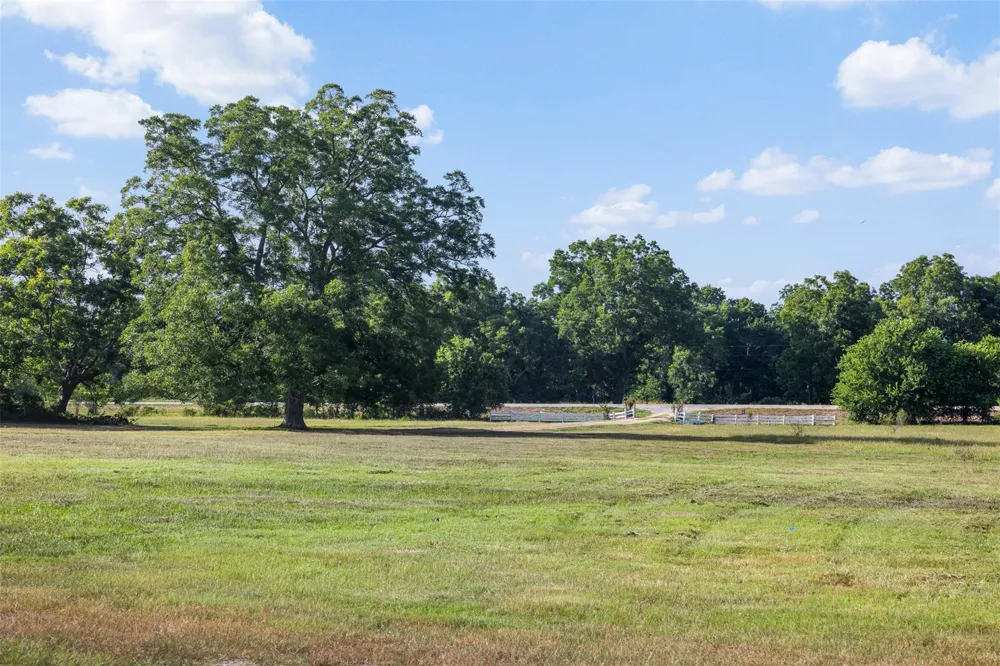 2231 E Us Highway 90 Schulenburg, TX 78956