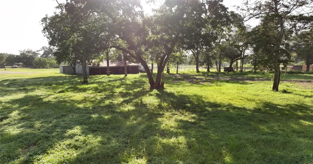 3835 Fm 949 Cat Spring, TX 78933
