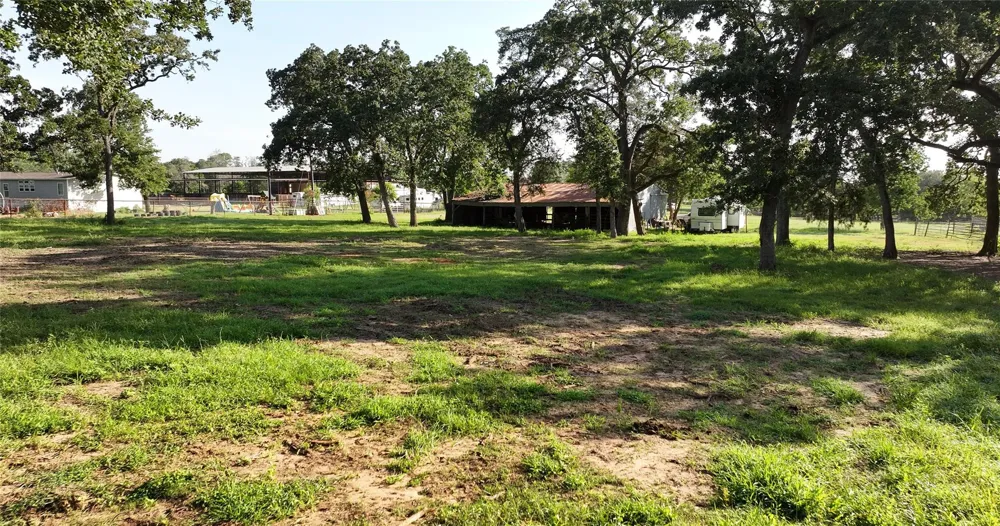 3835 Fm 949 Cat Spring, TX 78933
