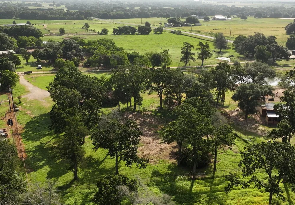 3835 Fm 949 Cat Spring, TX 78933