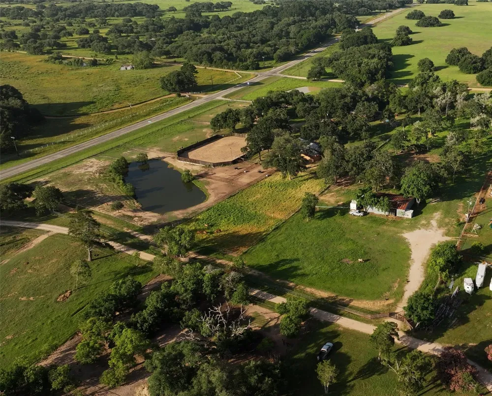 3835 Fm 949 Cat Spring, TX 78933