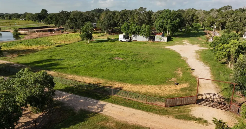 3835 Fm 949 Cat Spring, TX 78933