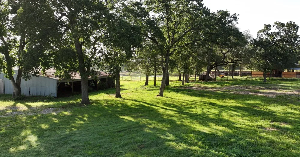 3835 Fm 949 Cat Spring, TX 78933