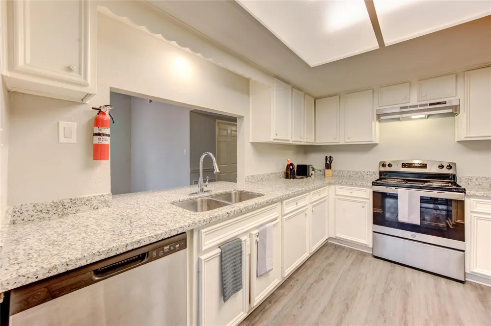 4106 California Street Dickinson, TX 77539