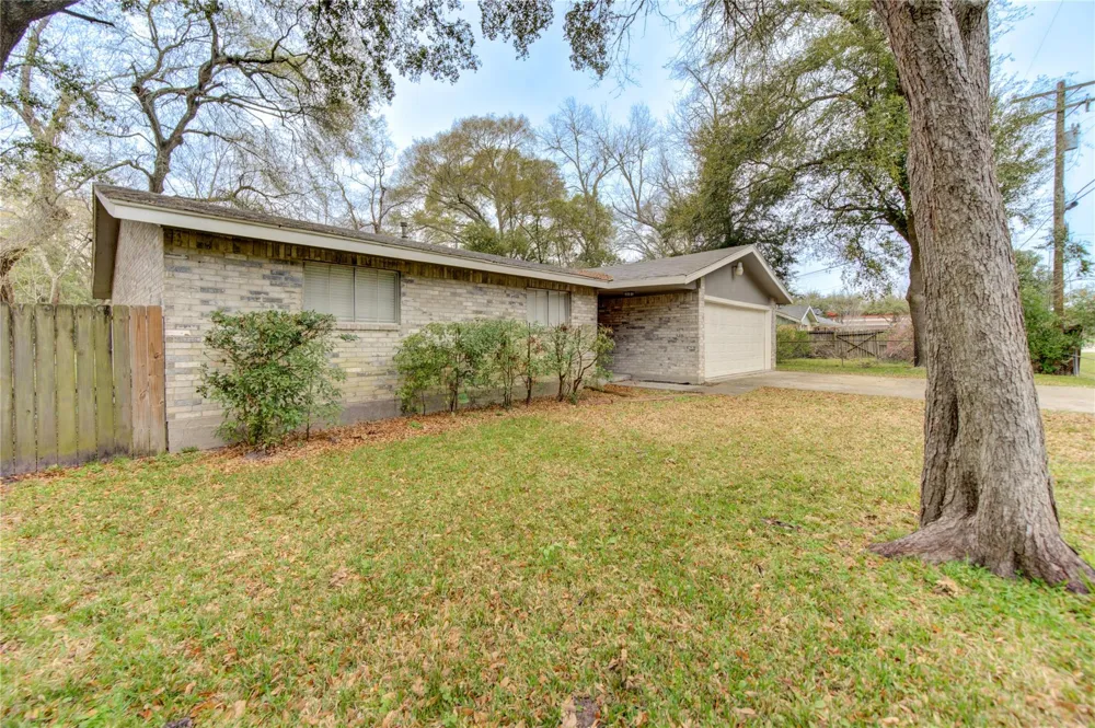 4106 California Street Dickinson, TX 77539