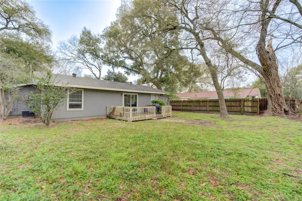4106 California Street Dickinson, TX 77539