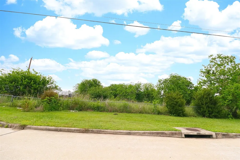 2625 Hillhouse Road Pearland, TX 77584
