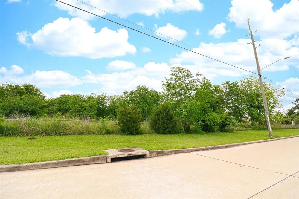 2625 Hillhouse Road Pearland, TX 77584