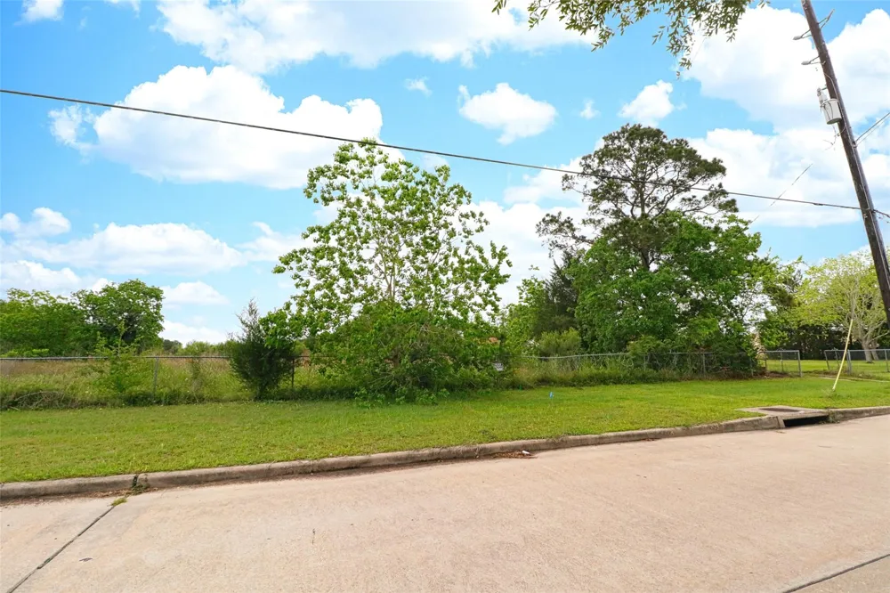 2625 Hillhouse Road Pearland, TX 77584