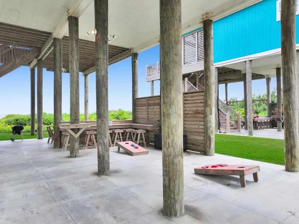 1706 Highway 87 Gilchrist, TX 77617