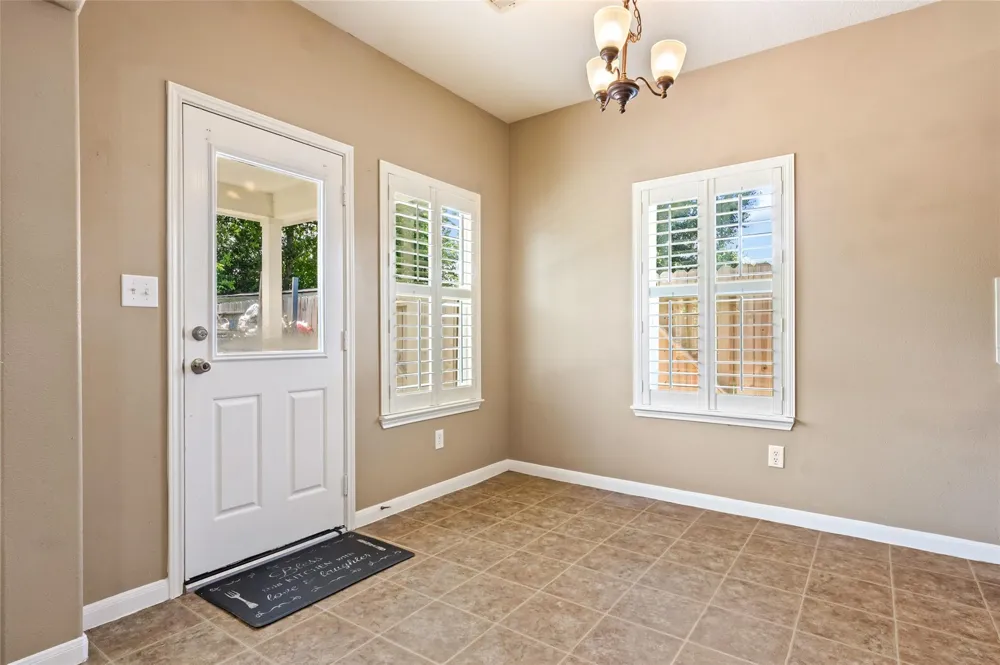 8618 E Highlands Crossing Highlands, TX 77562