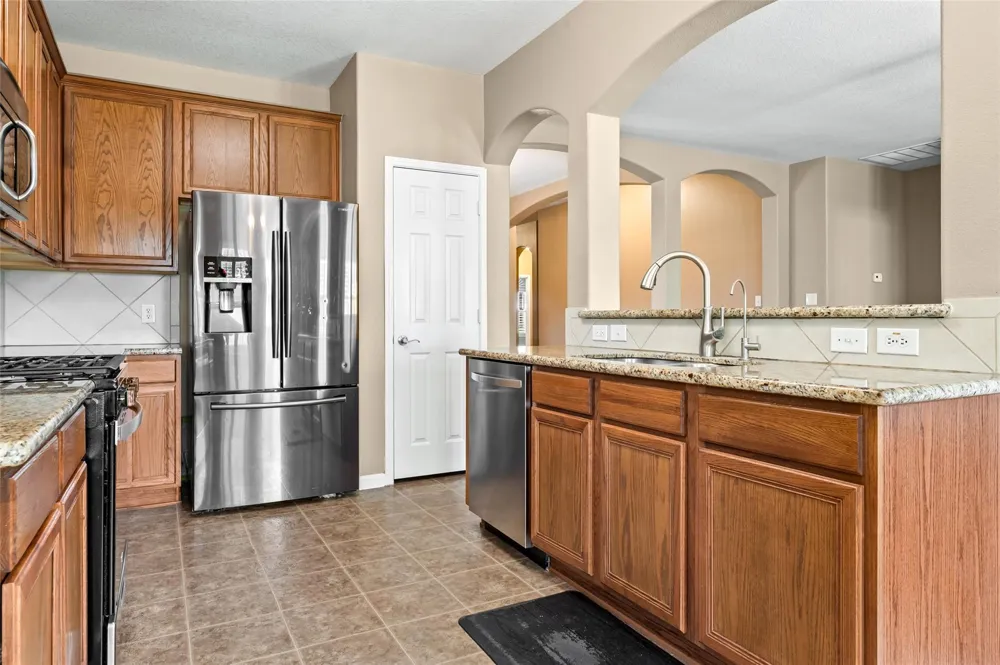 8618 E Highlands Crossing Highlands, TX 77562