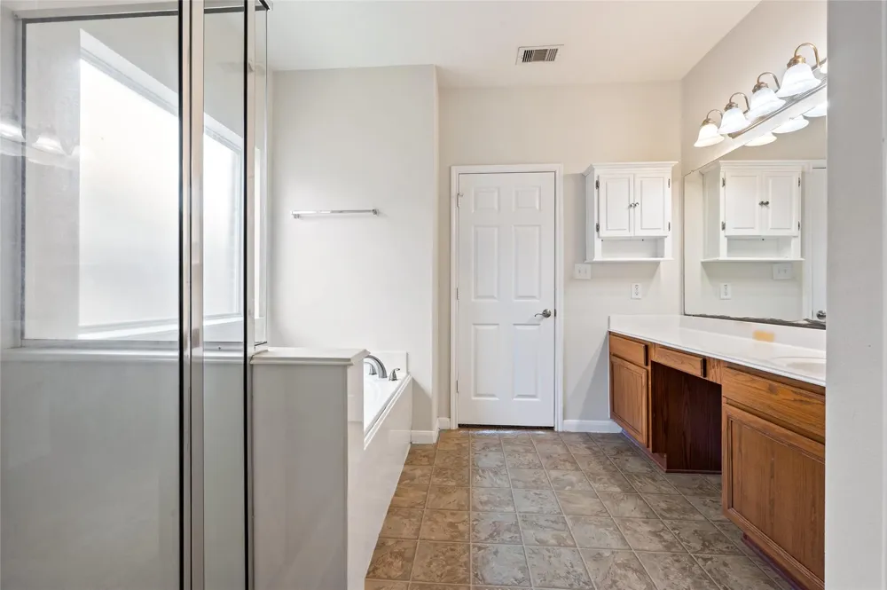 8618 E Highlands Crossing Highlands, TX 77562