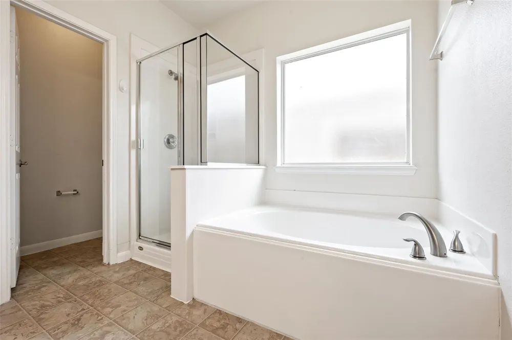 8618 E Highlands Crossing Highlands, TX 77562