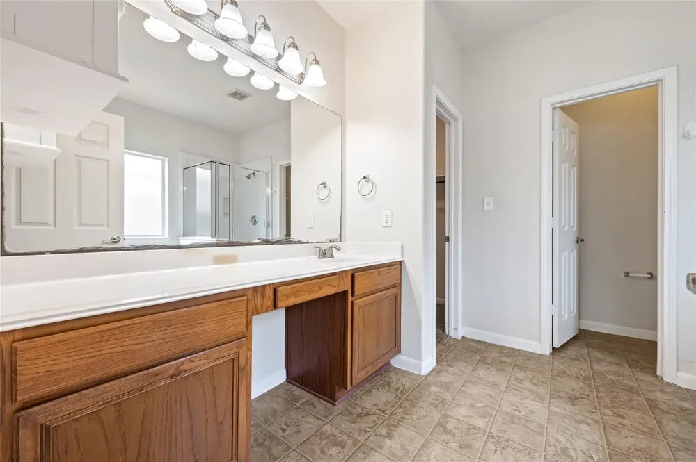 8618 E Highlands Crossing Highlands, TX 77562
