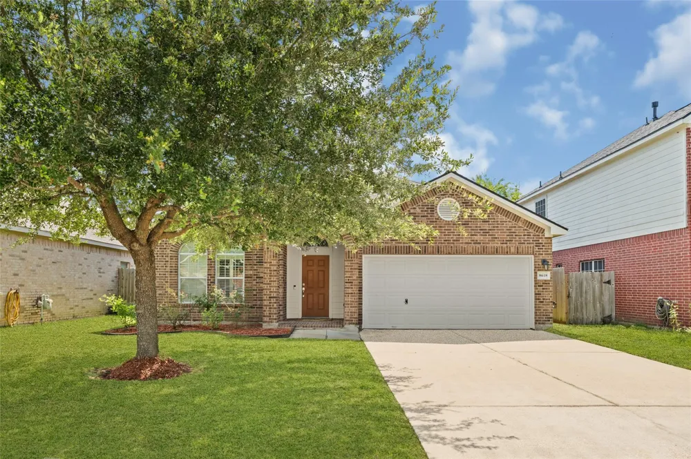 8618 E Highlands Crossing Highlands, TX 77562