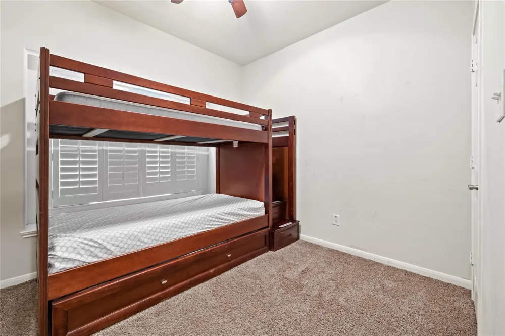 8618 E Highlands Crossing Highlands, TX 77562