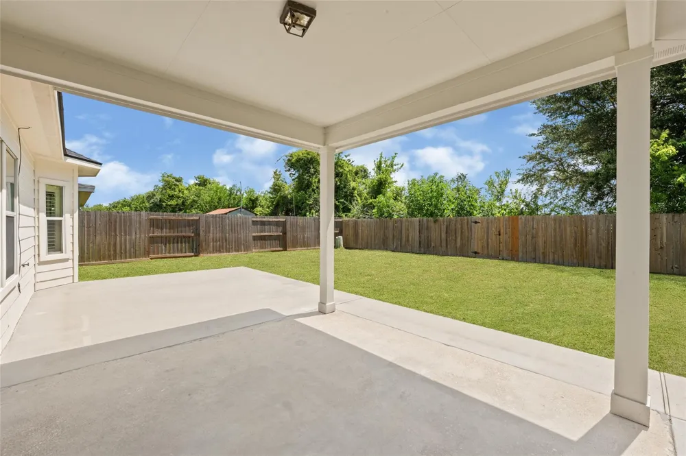 8618 E Highlands Crossing Highlands, TX 77562