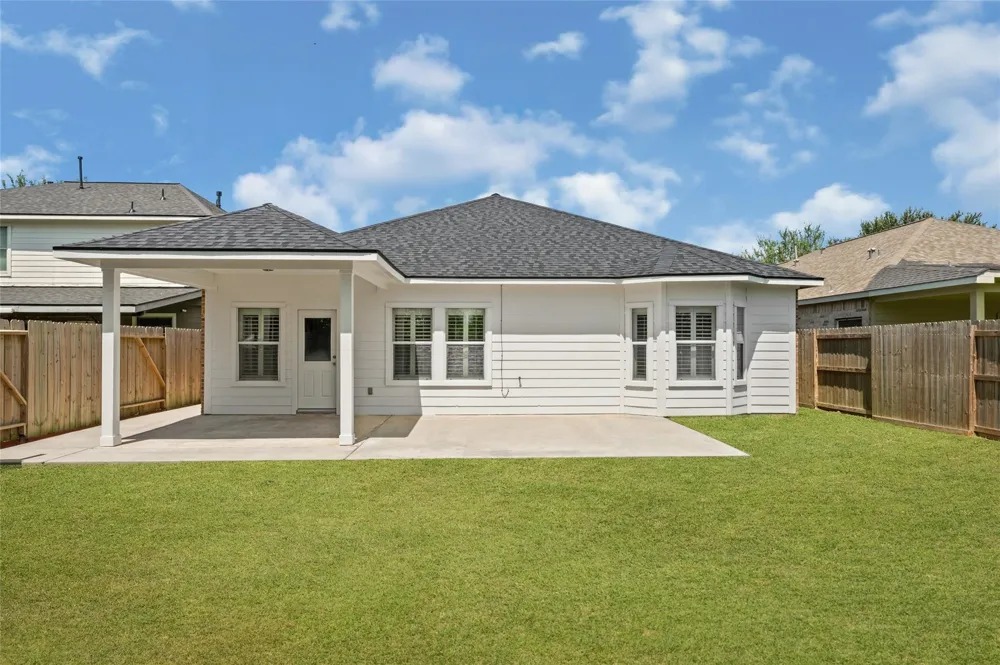 8618 E Highlands Crossing Highlands, TX 77562