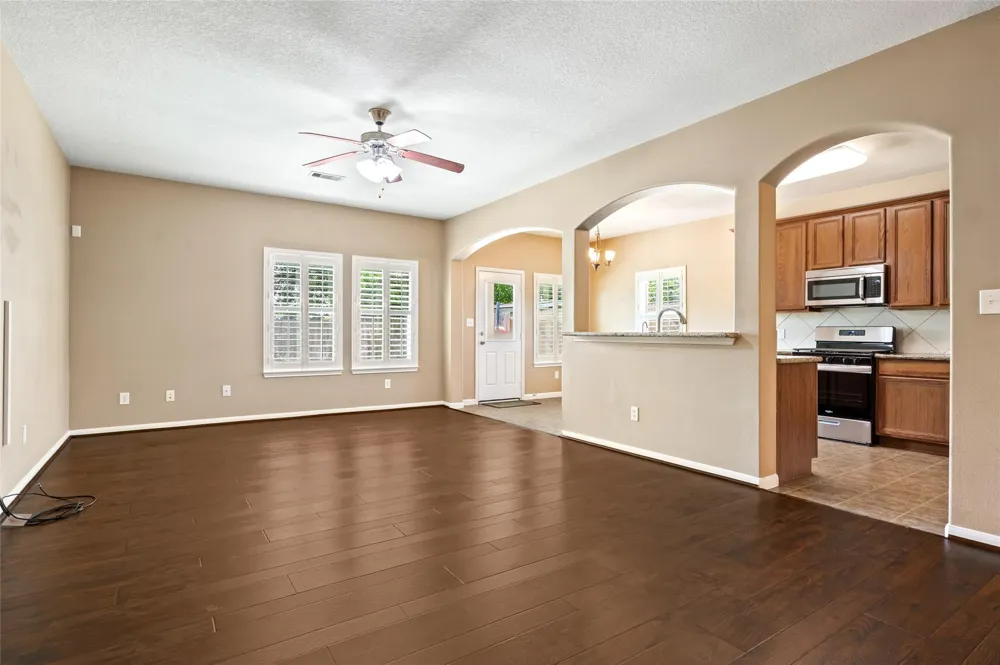 8618 E Highlands Crossing Highlands, TX 77562