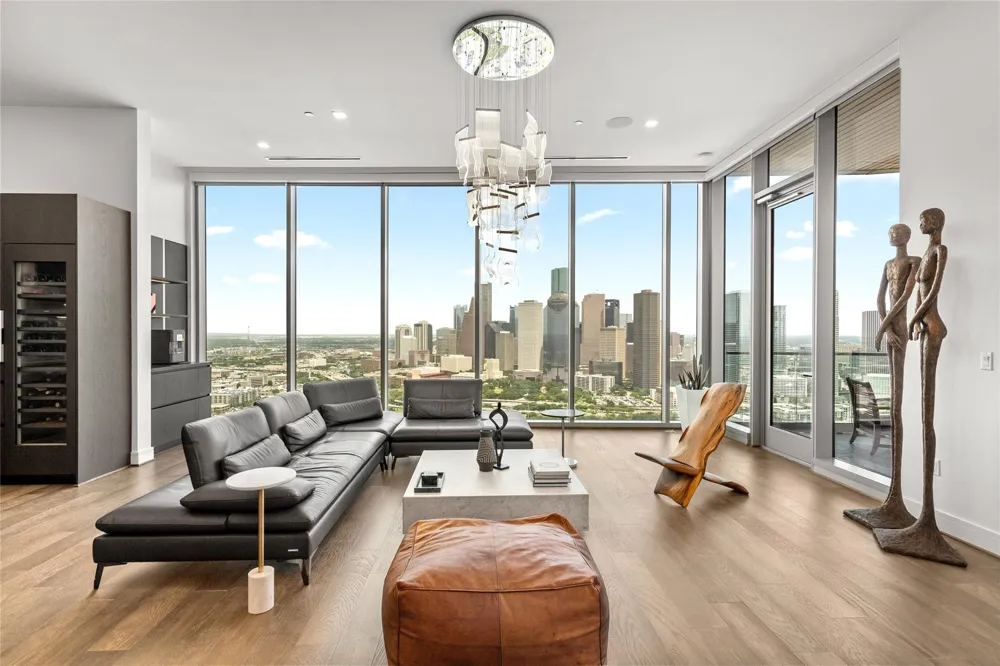 1711 Allen Parkway #3302 Houston, TX 77019