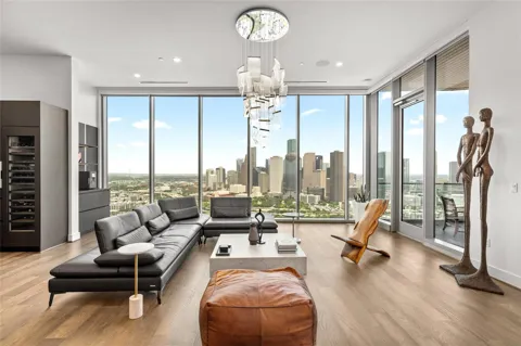 1711 Allen Parkway #3302