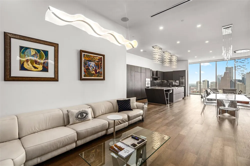 1711 Allen Parkway #3302 Houston, TX 77019
