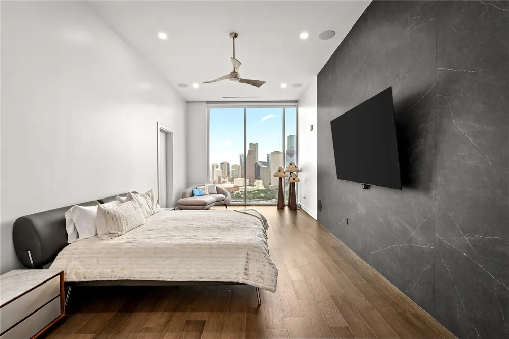 1711 Allen Parkway #3302 Houston, TX 77019