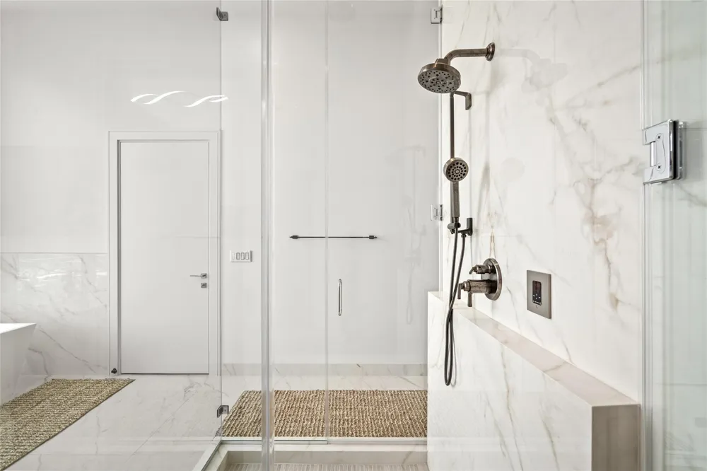 1711 Allen Parkway #3302 Houston, TX 77019