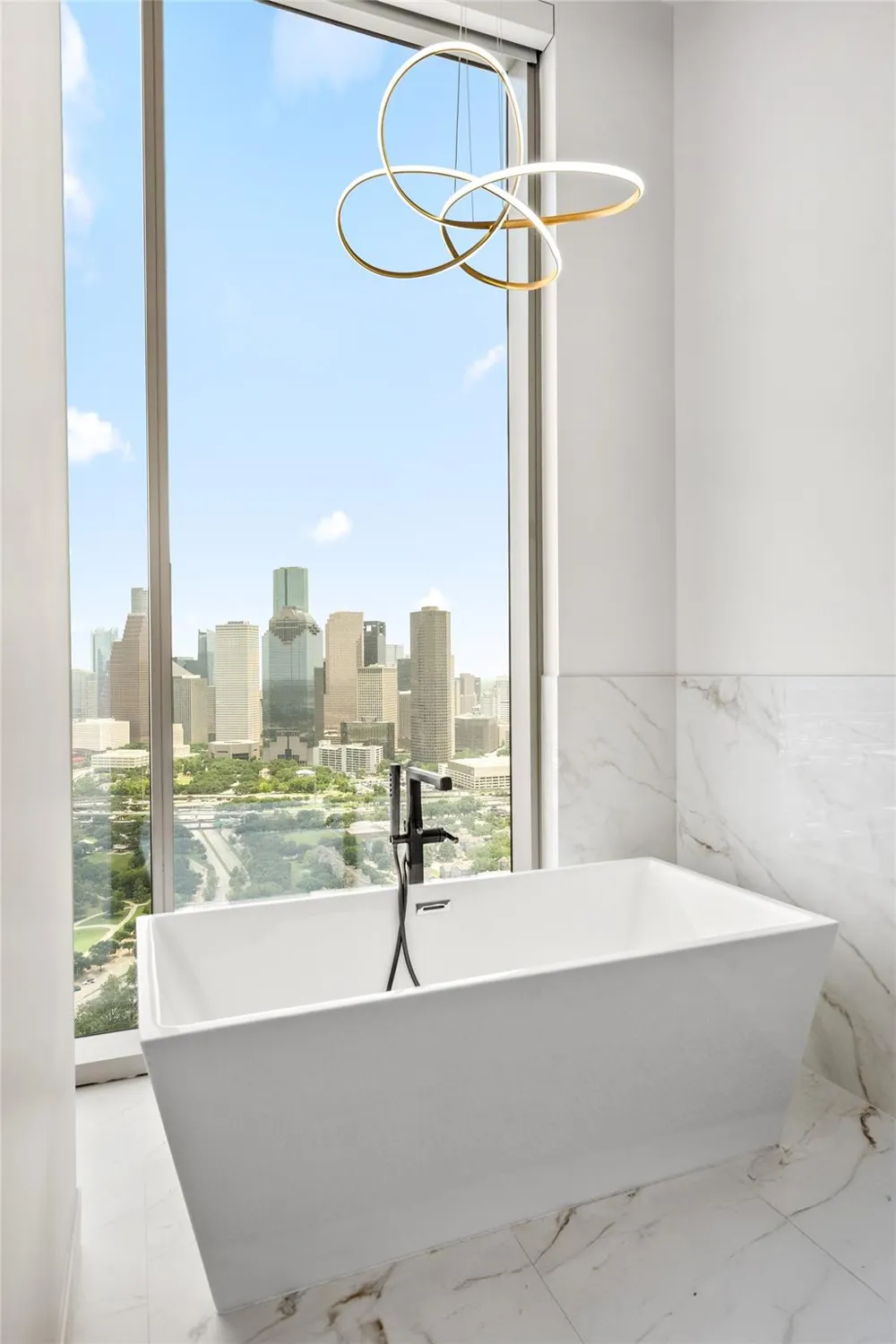 1711 Allen Parkway #3302 Houston, TX 77019