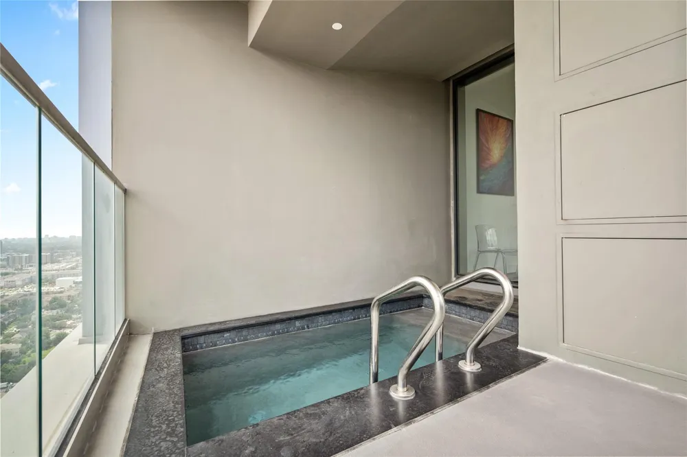 1711 Allen Parkway #3302 Houston, TX 77019