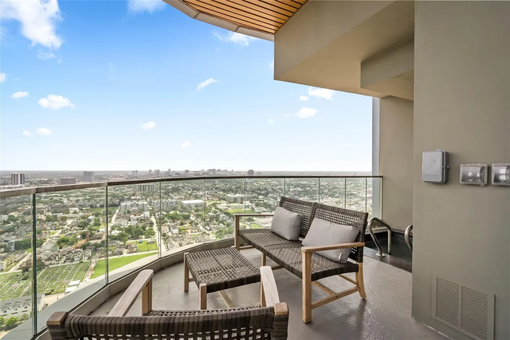 1711 Allen Parkway #3302 Houston, TX 77019