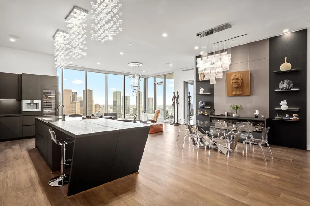 1711 Allen Parkway #3302 Houston, TX 77019