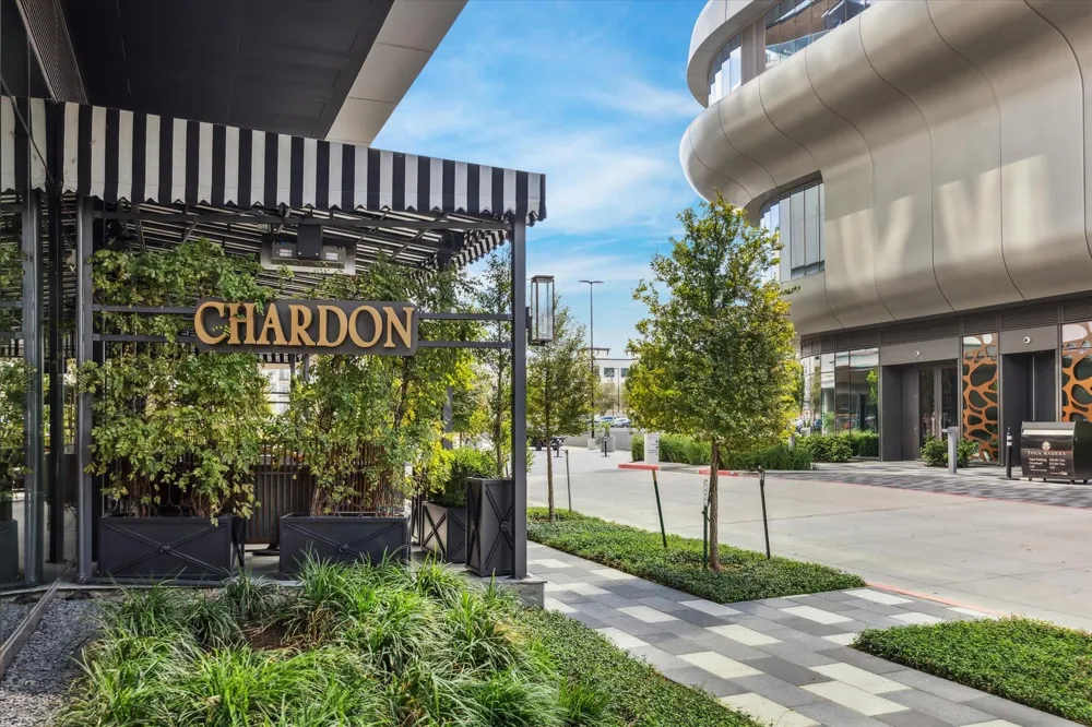1711 Allen Parkway #3302 Houston, TX 77019