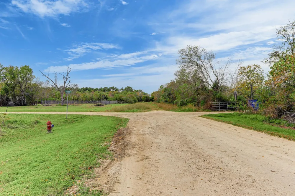 Hawaii Avenue League City, TX 77573