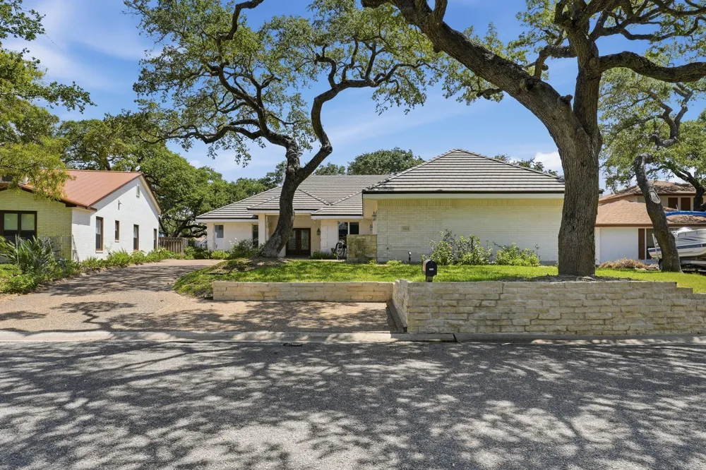 2513 Turkey Neck Circle Rockport, TX 78382