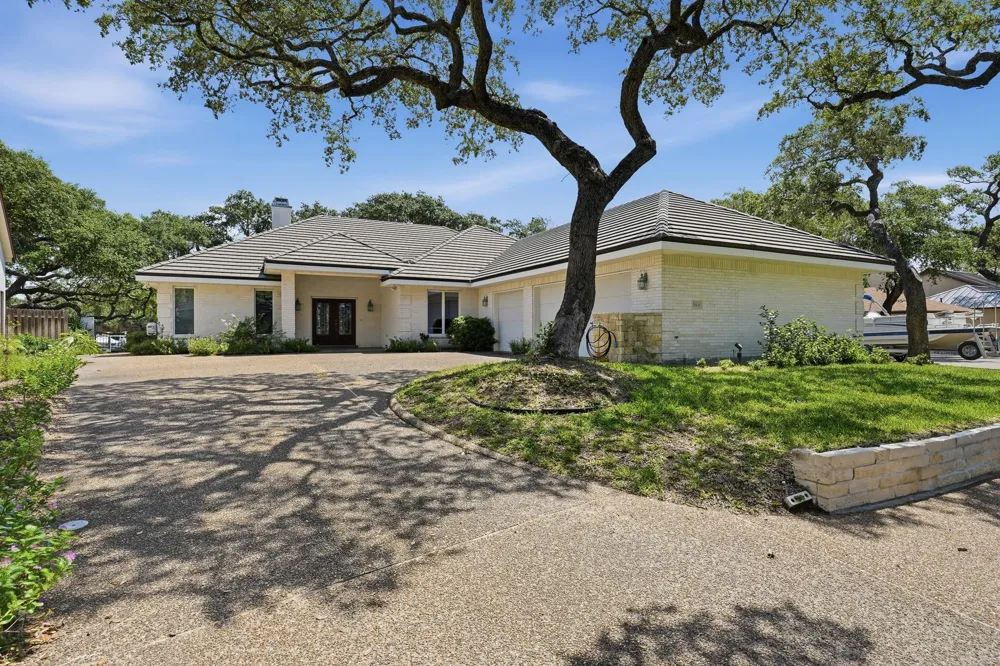 2513 Turkey Neck Circle Rockport, TX 78382
