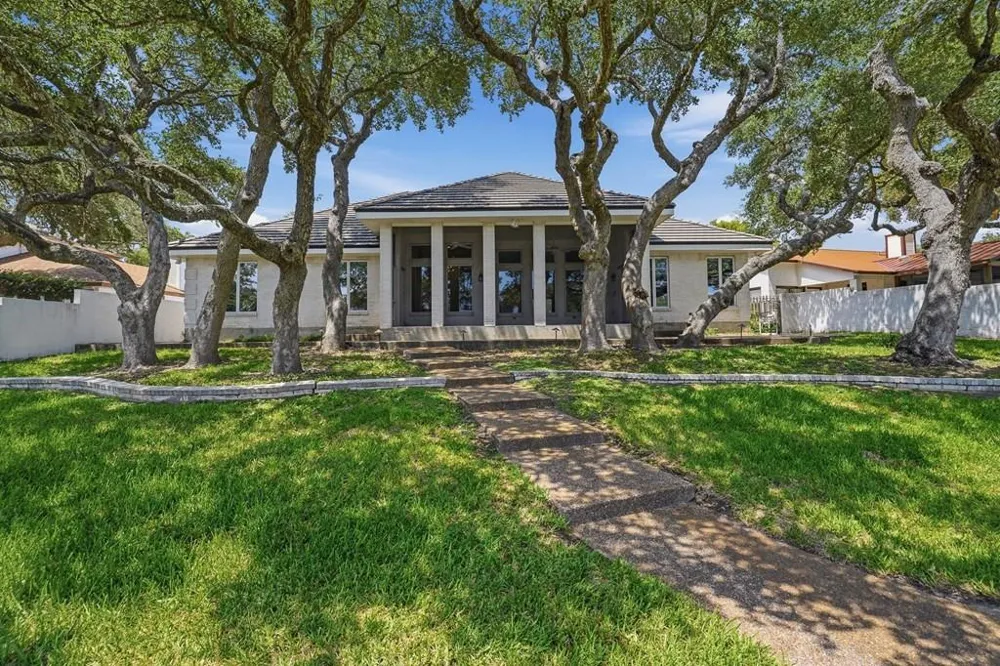 2513 Turkey Neck Circle Rockport, TX 78382