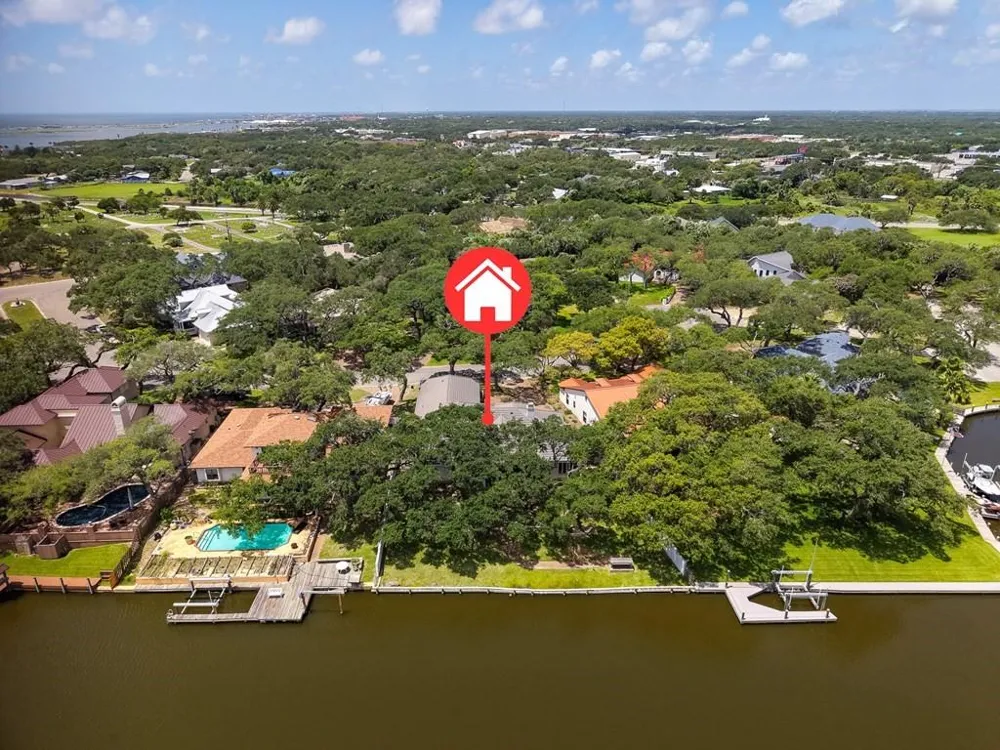 2513 Turkey Neck Circle Rockport, TX 78382