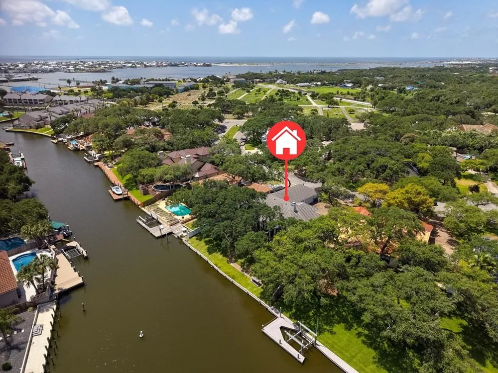 2513 Turkey Neck Circle Rockport, TX 78382