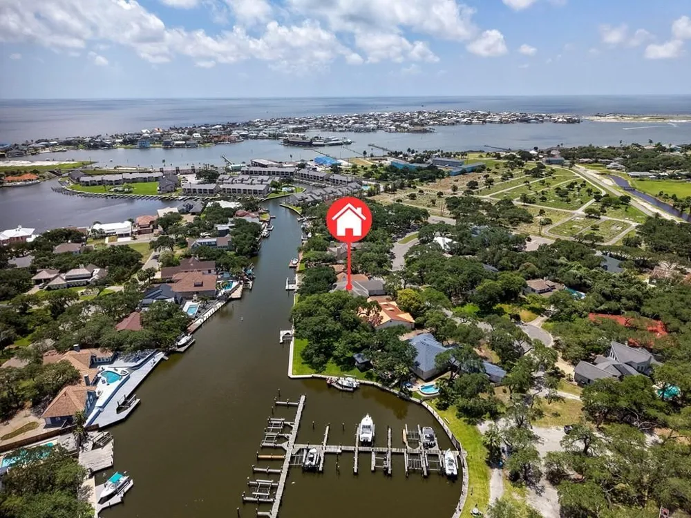 2513 Turkey Neck Circle Rockport, TX 78382