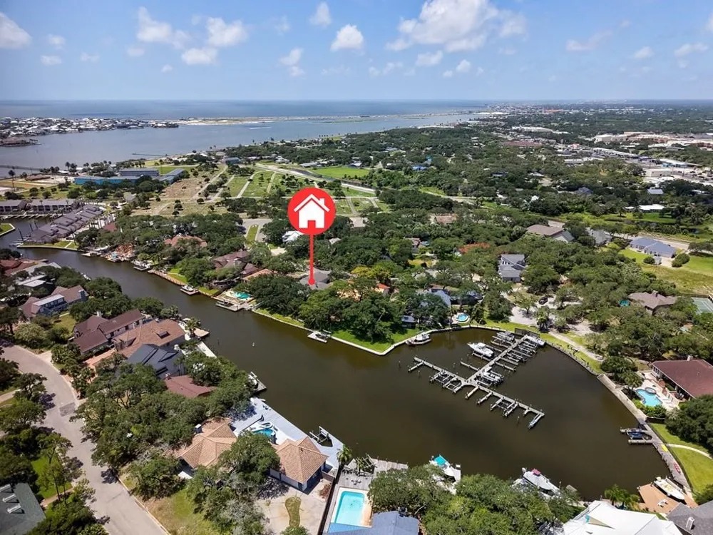 2513 Turkey Neck Circle Rockport, TX 78382