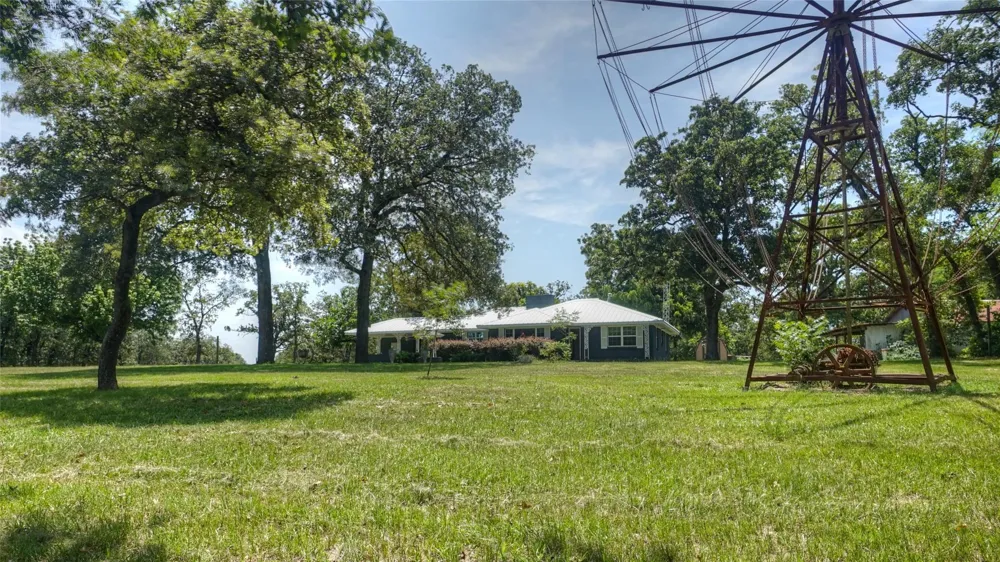 1390 Us Highway 75 S Buffalo, TX 75831