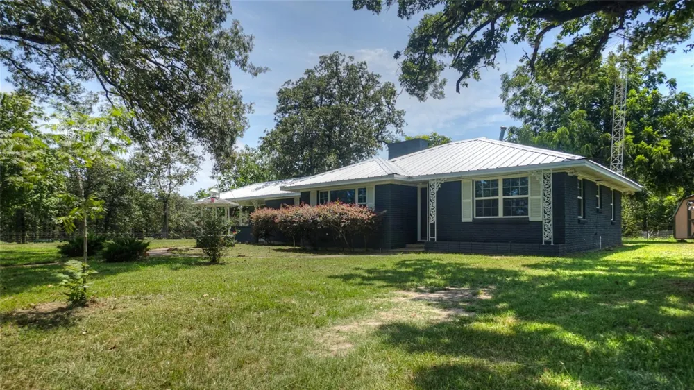 1390 Us Highway 75 S Buffalo, TX 75831